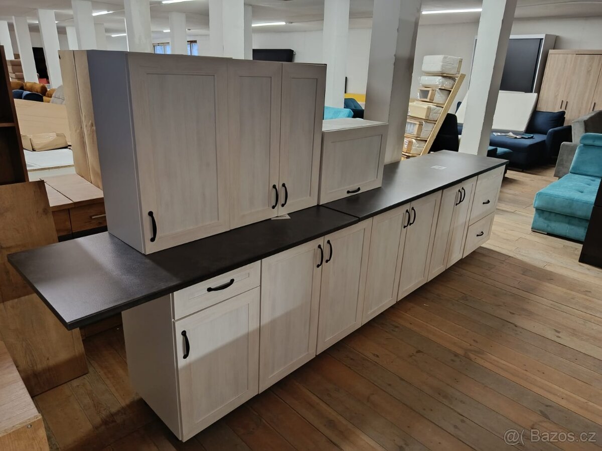 Výprodej kuchyňské sestavy 50% sleva - 12