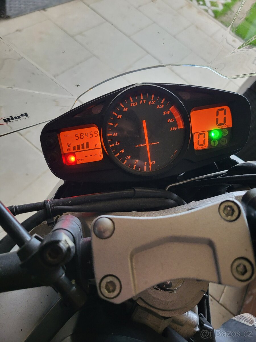 Suzuki GSR - 600 - 12