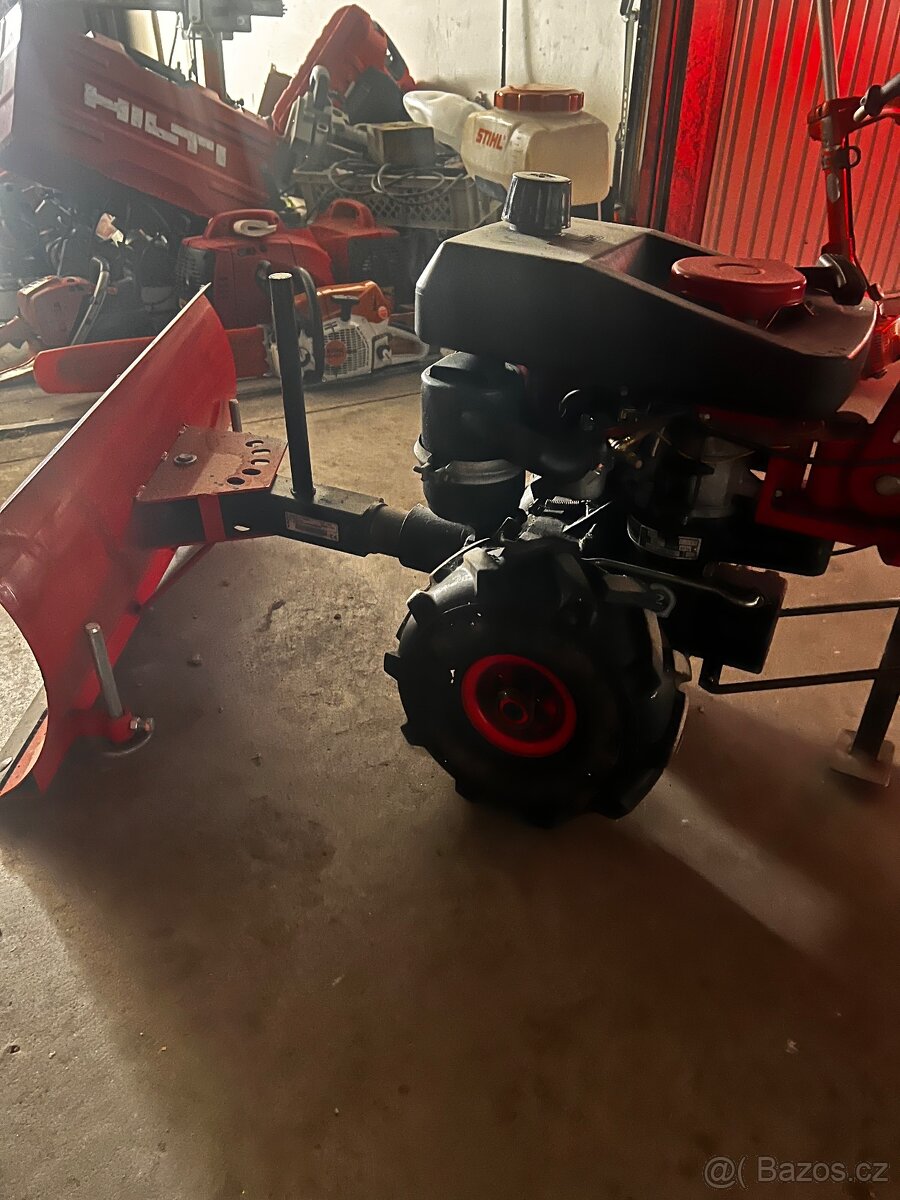 Vari traktůrek s radlici - 12