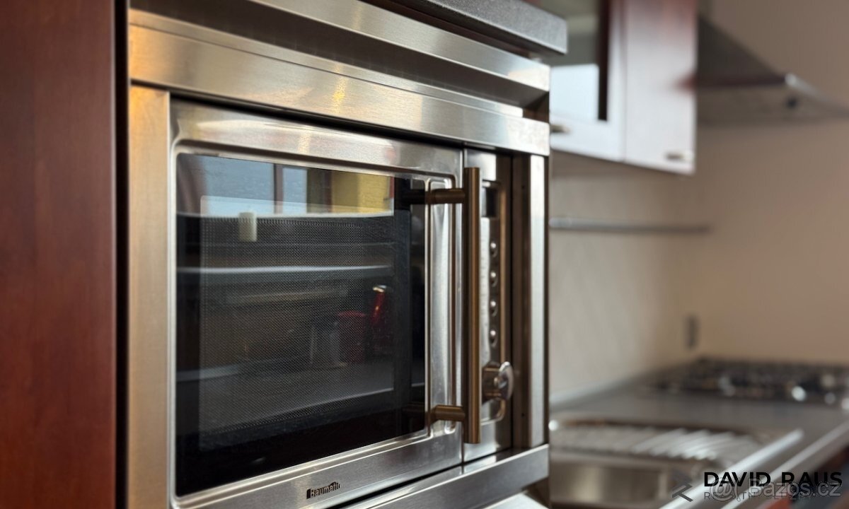 Pronájem zařízeného podkrovního bytu 1+kk (61m²), ul. Gorkéh - 12