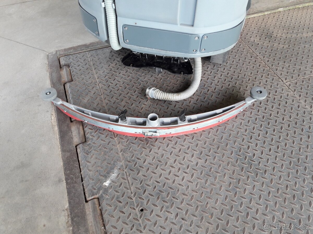 Podlahový mycí stroj Nilfisk BR 850 S se sedící obsluhou - 12