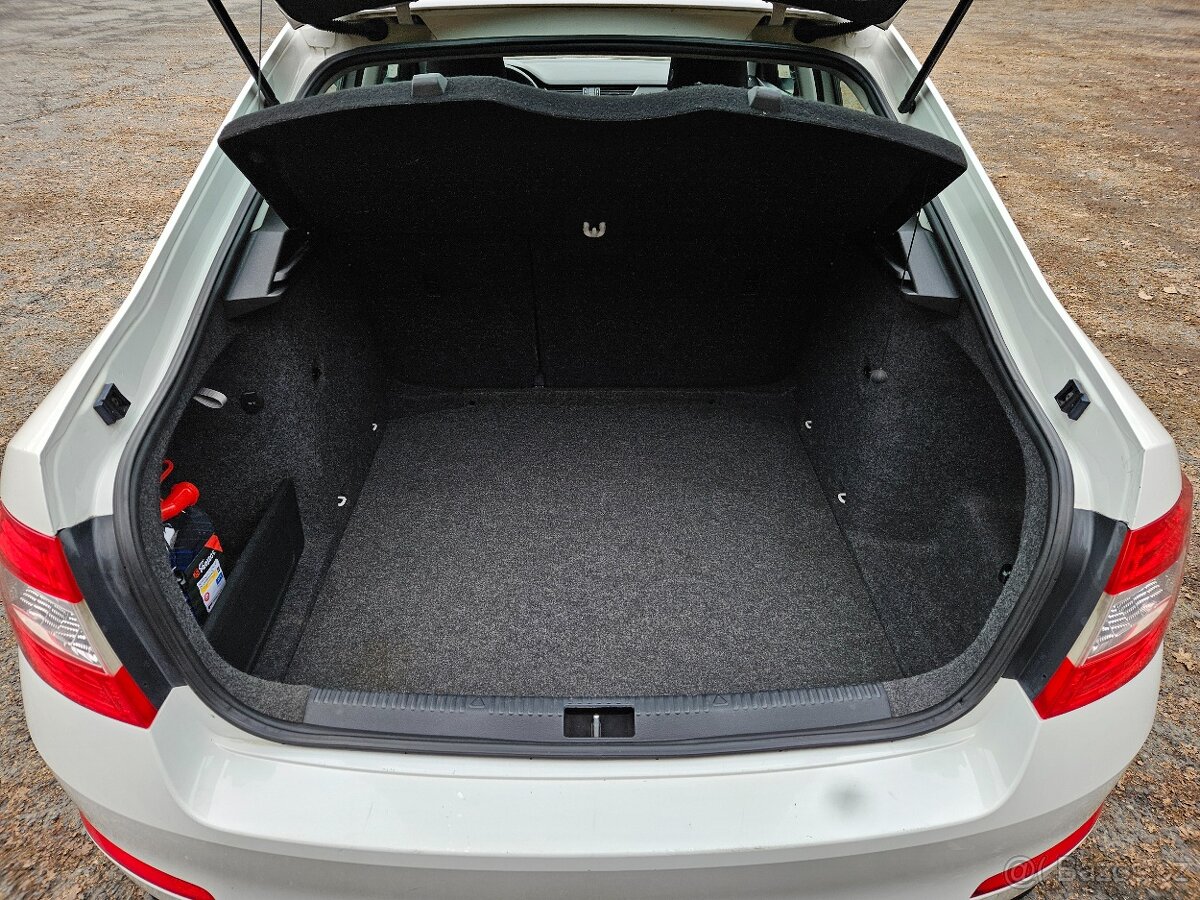 Škoda Oktavia 1,6Tdi 77kw r.v 2014 bílá sedan super stav - 12