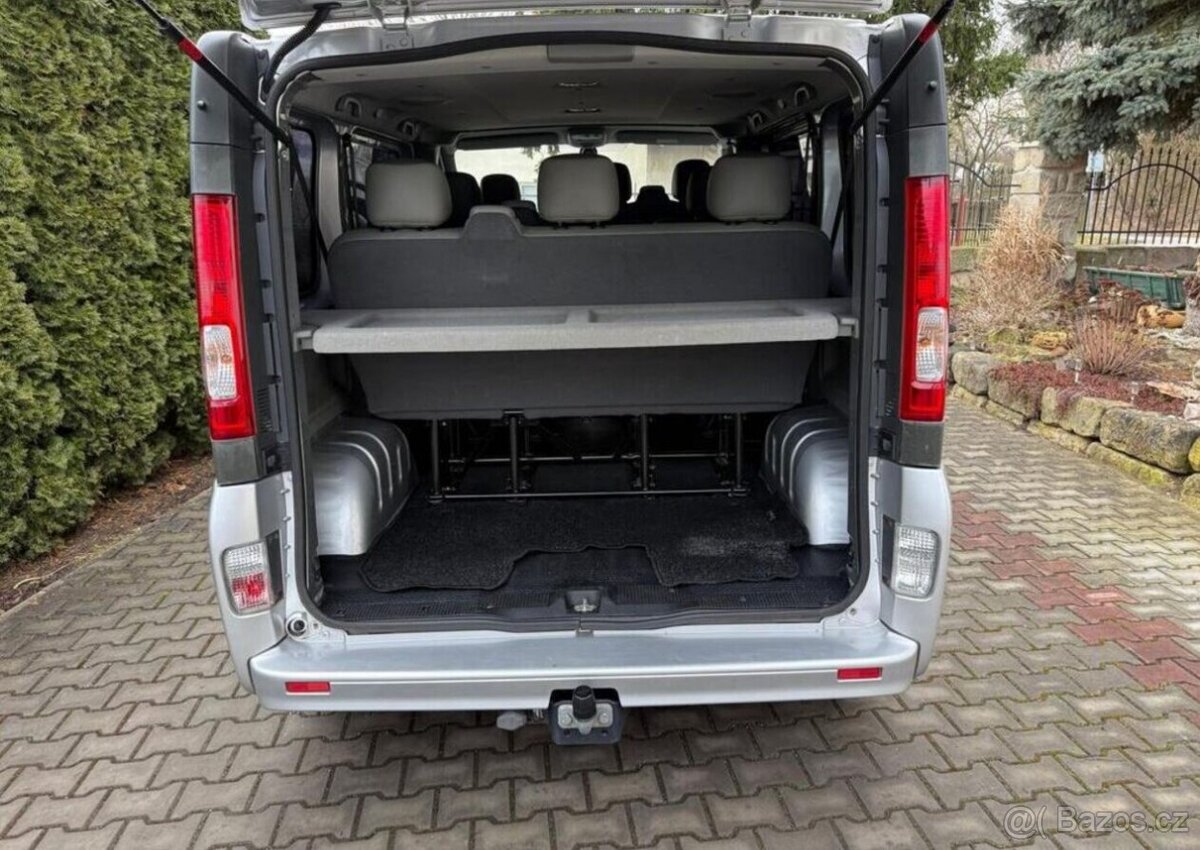 Renault Trafic 2,0DCi 9 Míst pravidel.servis nafta - 12