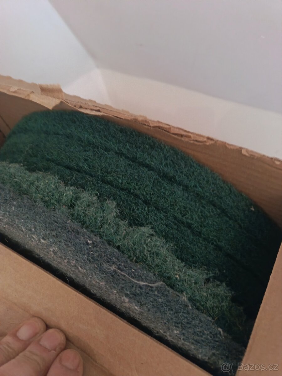 Čistící pady a kartáče - 12