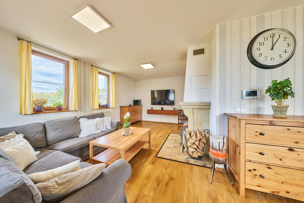 Prodej rodinného domu dispozice 5+kk ve Vlčicích - 12