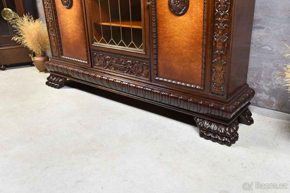 Klasická knihovna z masivního dubového dřeva VITRINA - 12