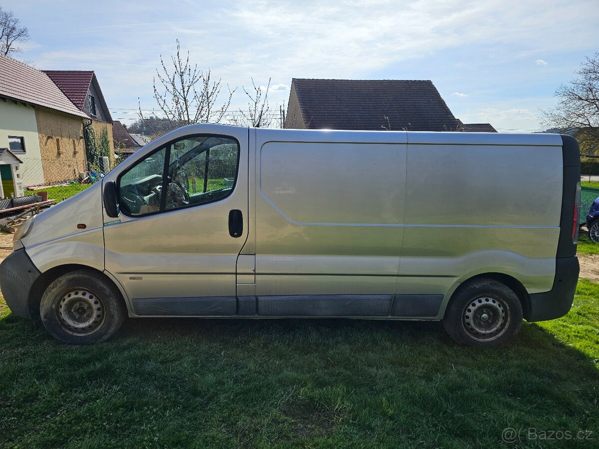 Opel Vivaro 2.5 DTI Van L2H1 - 12