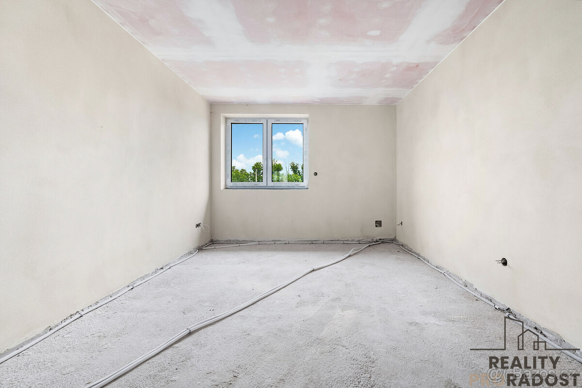 Prodej rodinného domu 4+kk, s garáží, pozemkem 608 m2, Medlo - 12