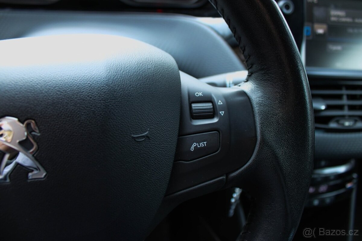 Peugeot 2008 1.2 PureTech Style - 12