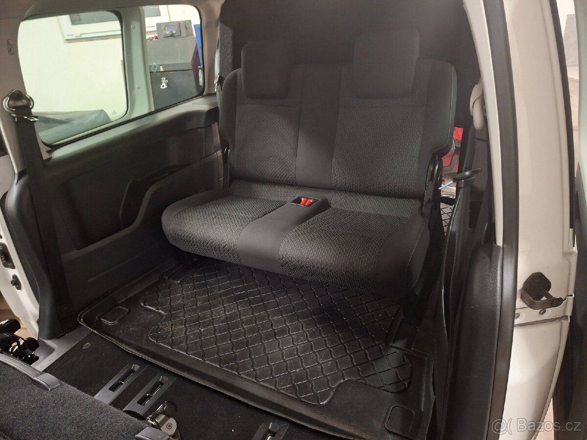 VW Caddy Maxi 2.0 TDI 7 MÍST - 12