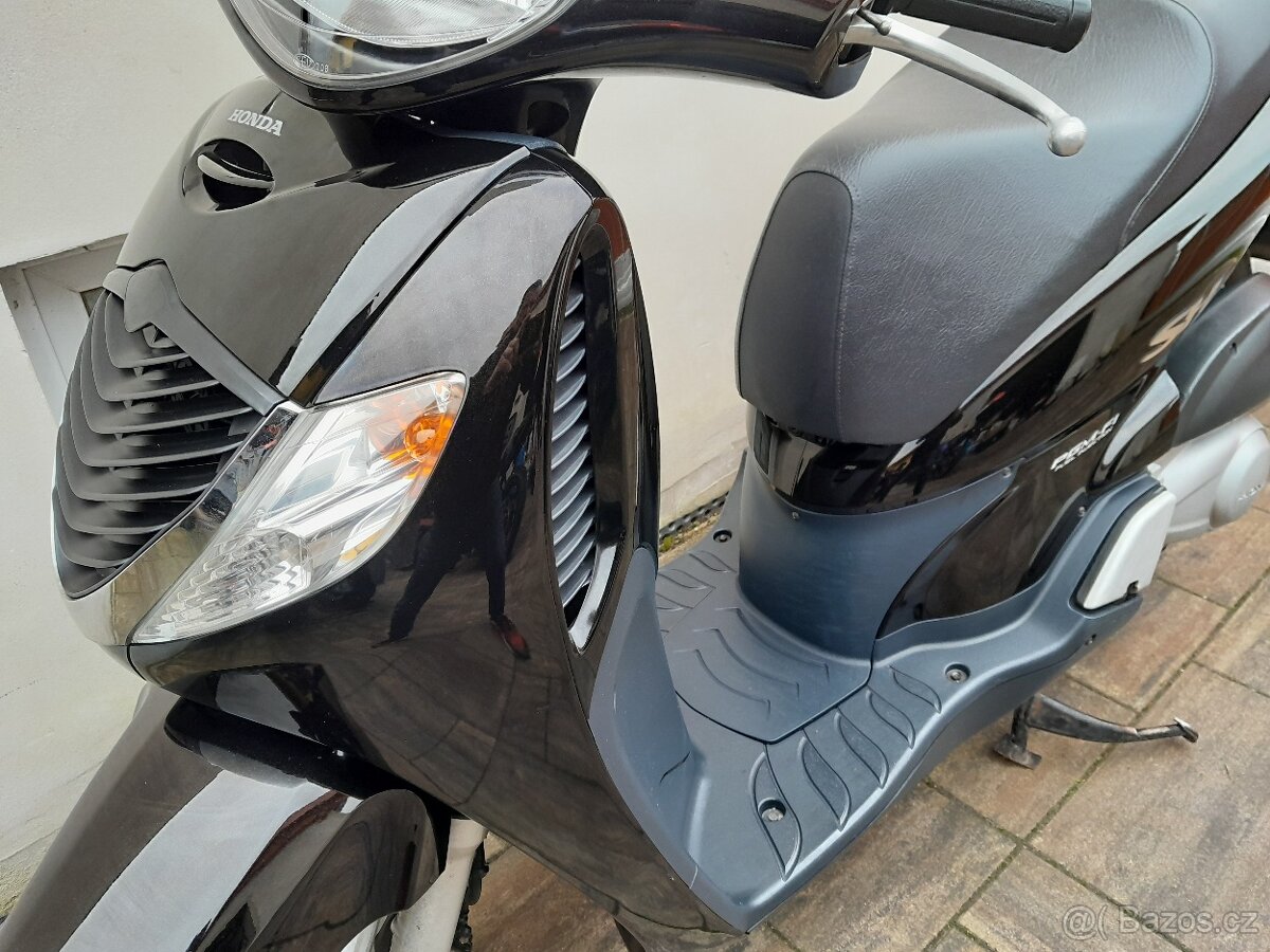 Honda SH 125i, 2006, moc pěkný stav - 12