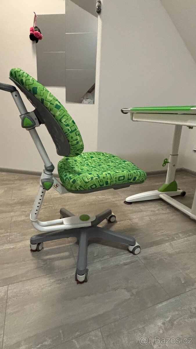 Certifikovaný rostoucí stůl s žídlí - 12