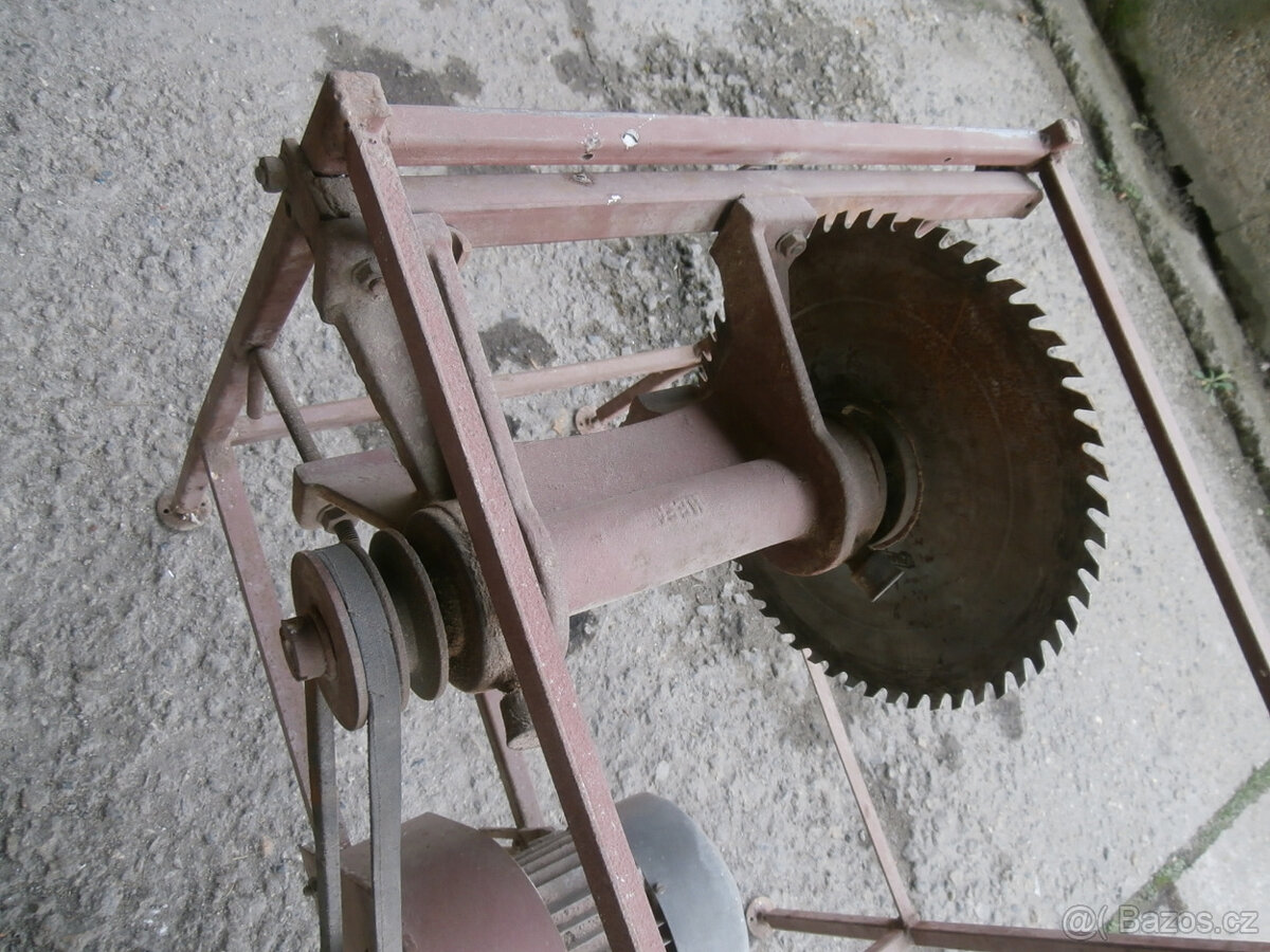 Cirkulárka domácí výroba za 500 kč - 12