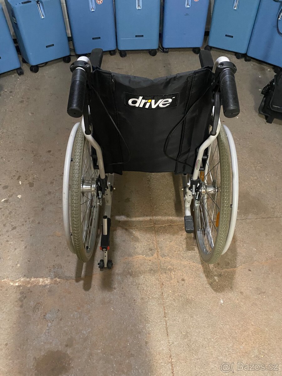 Půjčujeme kompenzační pomůcky - 12