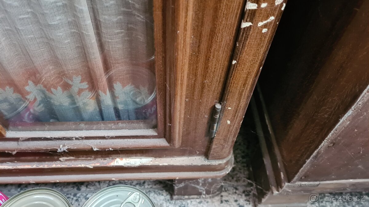 Stare skrine, stul a zidle - 12