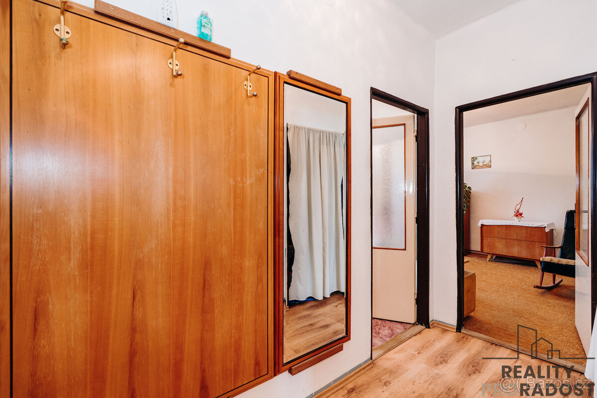 Prodej bytu 3+1 71m² se zahrádkou a dvougaráží – Nádražní - 12