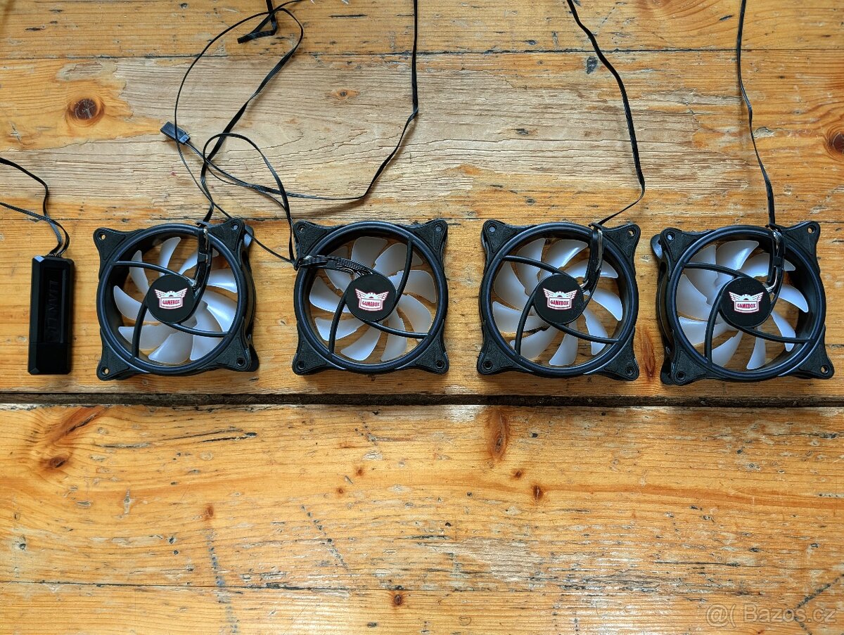 RGB set Lian Li Strimer Plus V2 + Hub + 4x ARGB ventilátory - 12