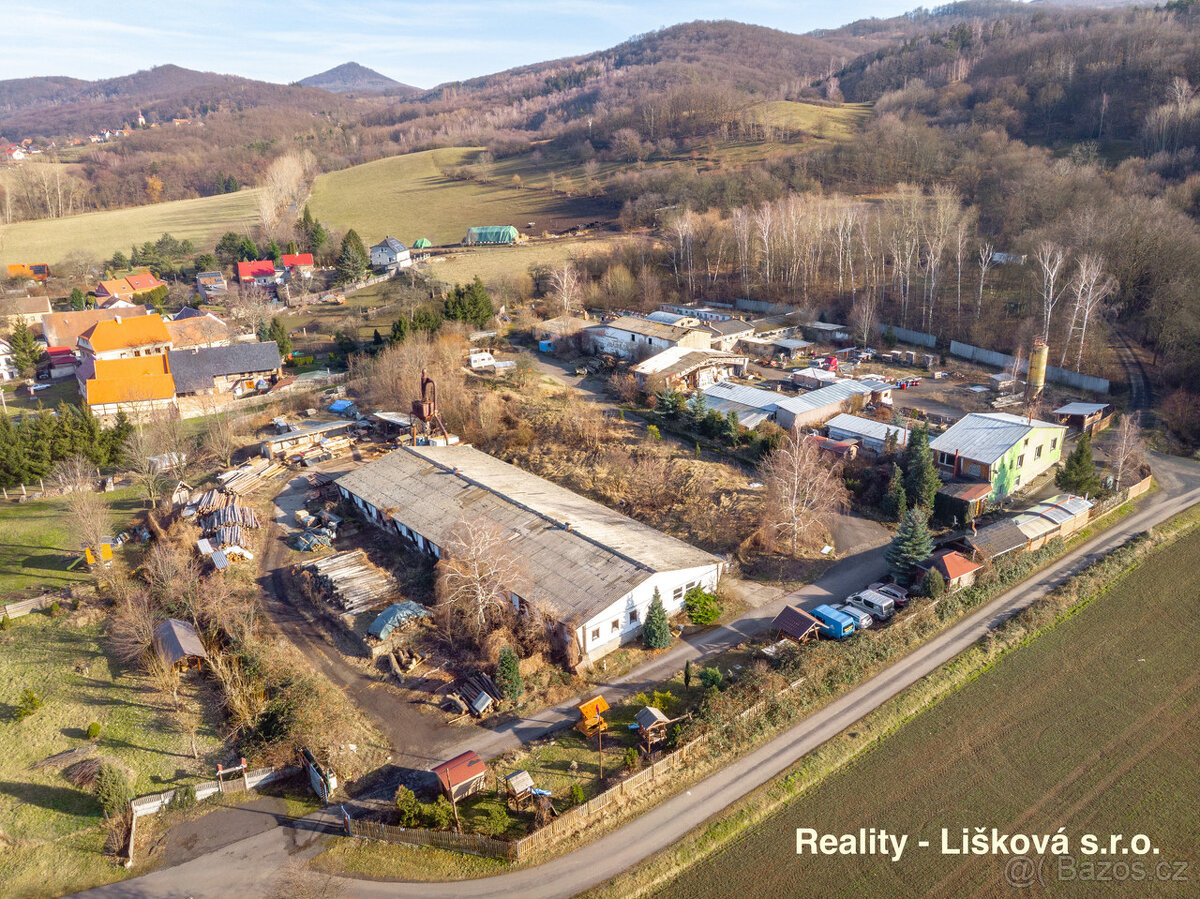 Prodej bývalého zemšdělského areálu nyní využívaného pro dře - 12