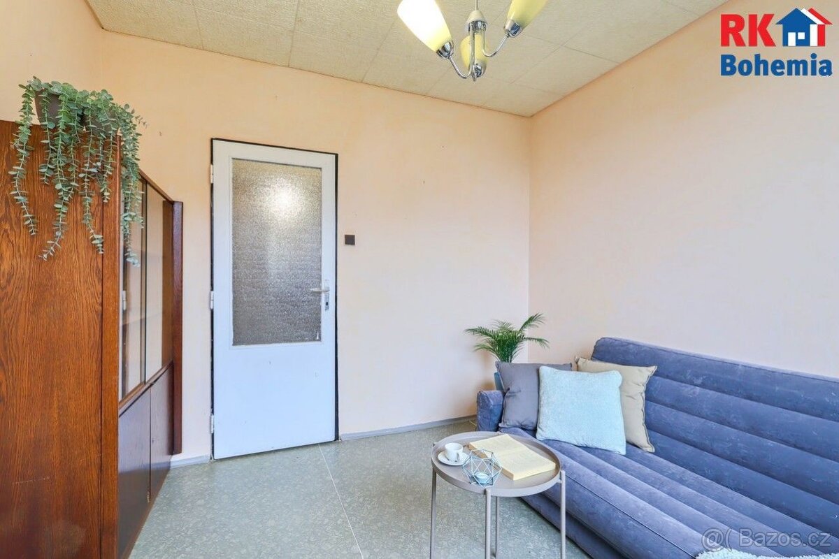 Pronájem bytu 3+1 s lodžií v Praze 8 - Kobylisích, v ulici Š - 12