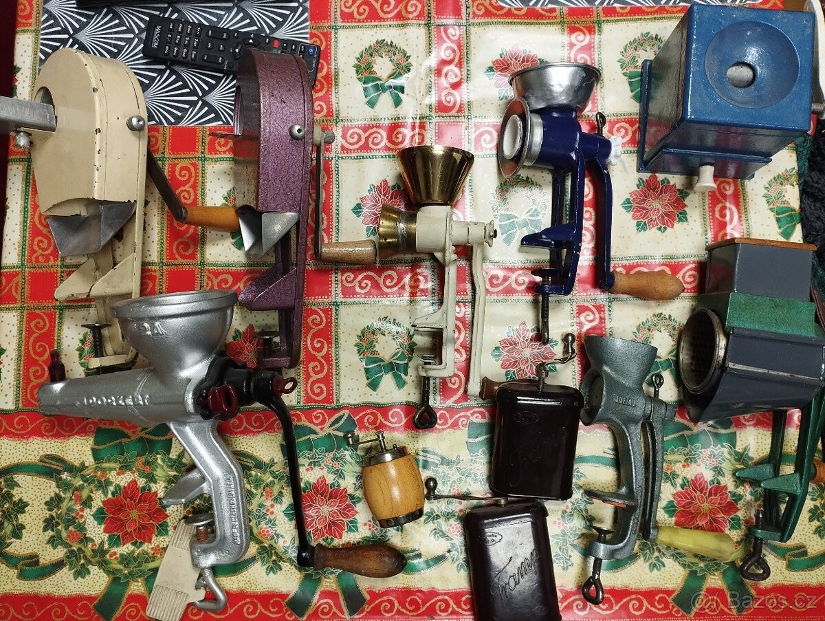 Staré mlýnky na nudle, mák, kávu a strouhanku - 12