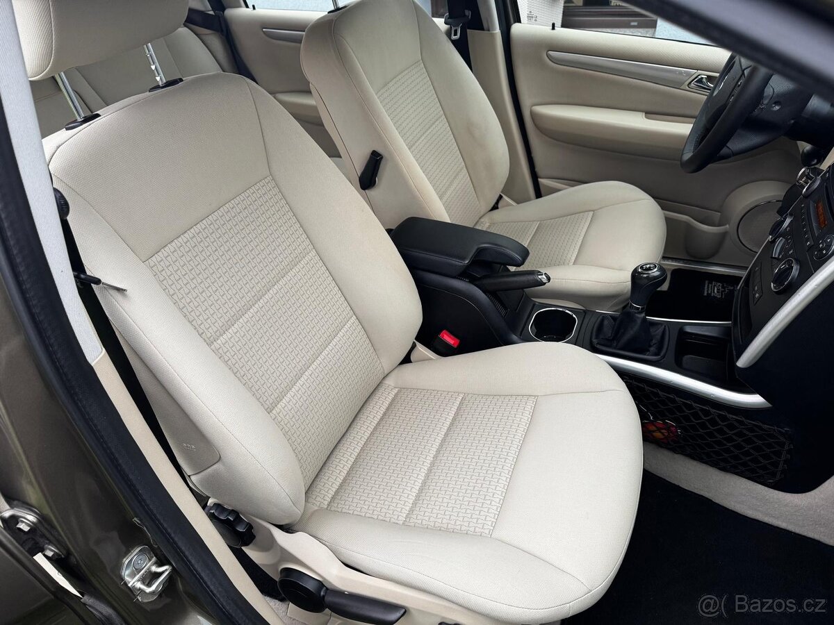 MERCEDES-BENZ B180 1.7i 85kw rok 2011 - 12