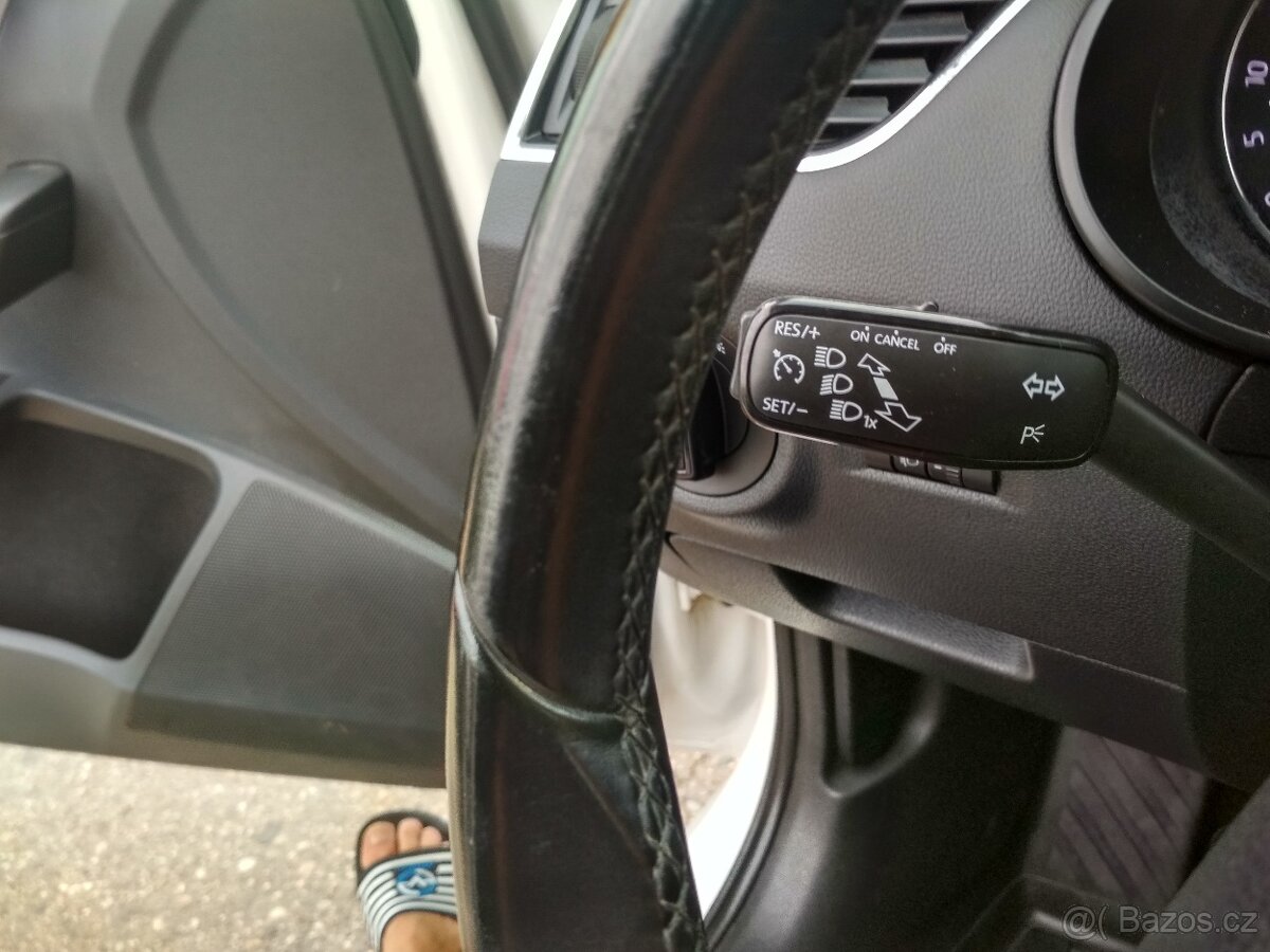 ŠKODA OCTAVIA COM III 4x4,2,0 TDi,ESP,KLIMA,ČR.SERVISKA - 12