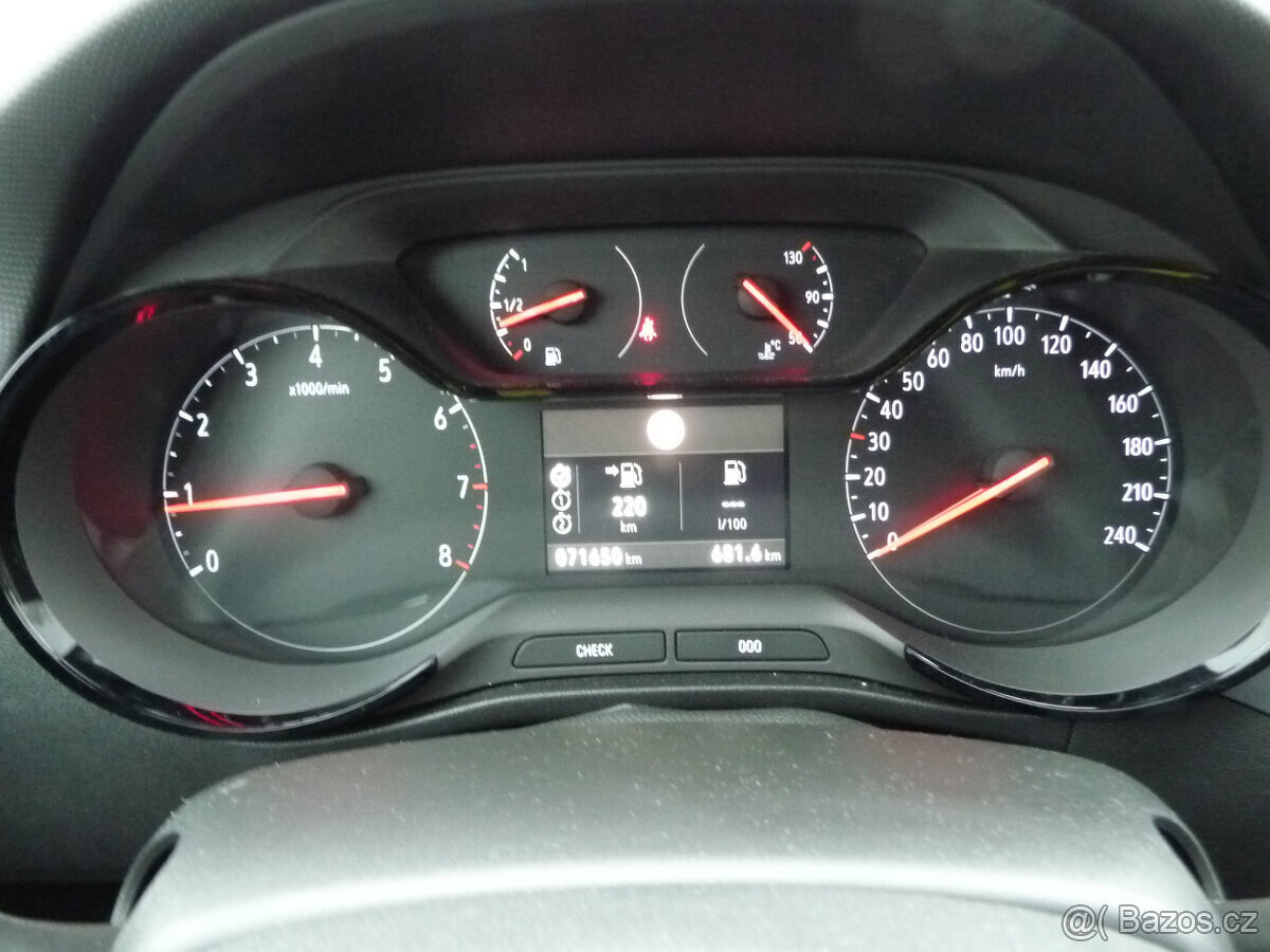 Opel Crossland X 1.2i 81ks Edition po 1.majit a servise - 12