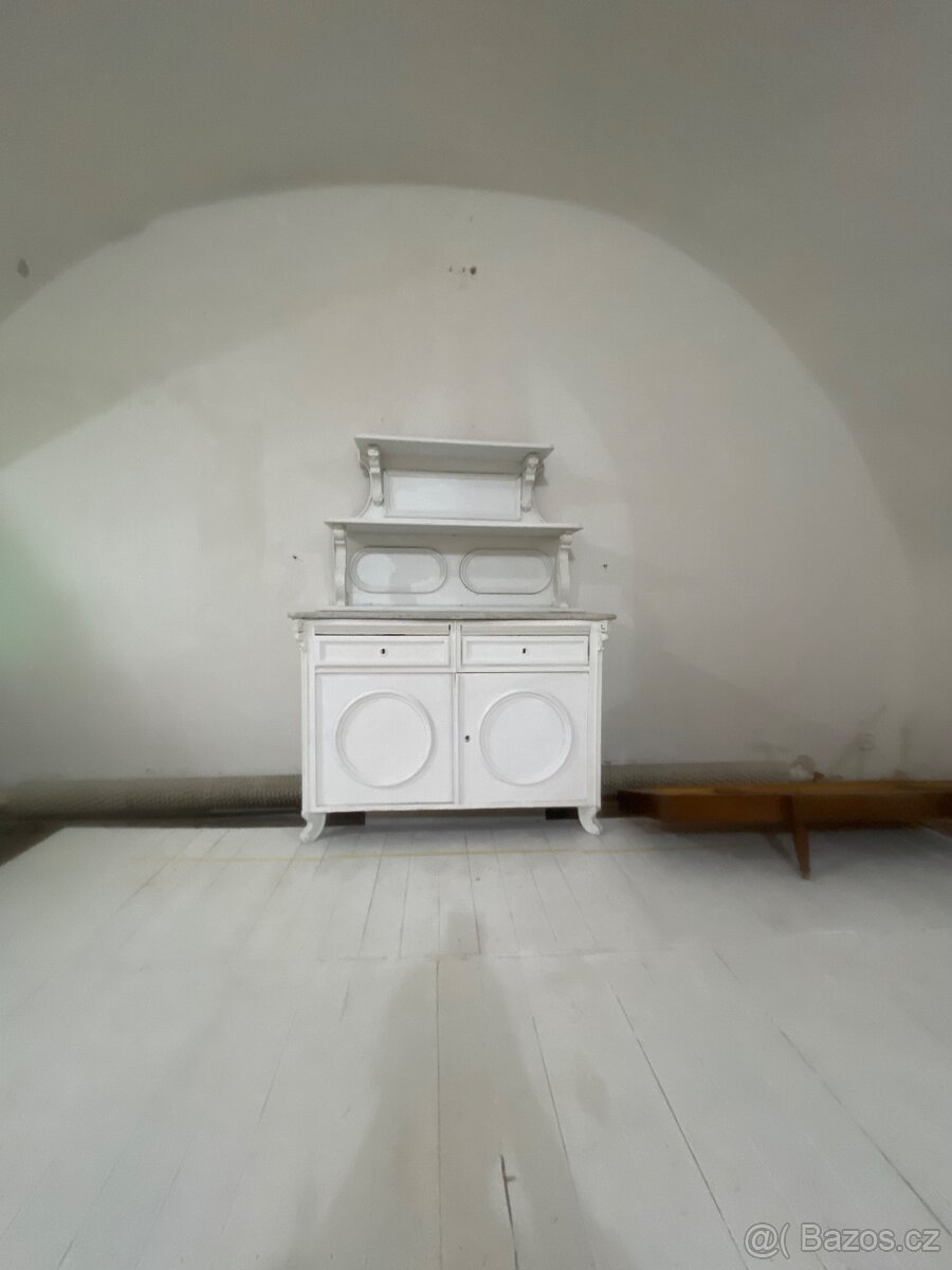 Historická repasovaná komoda s nádstavcem - 12