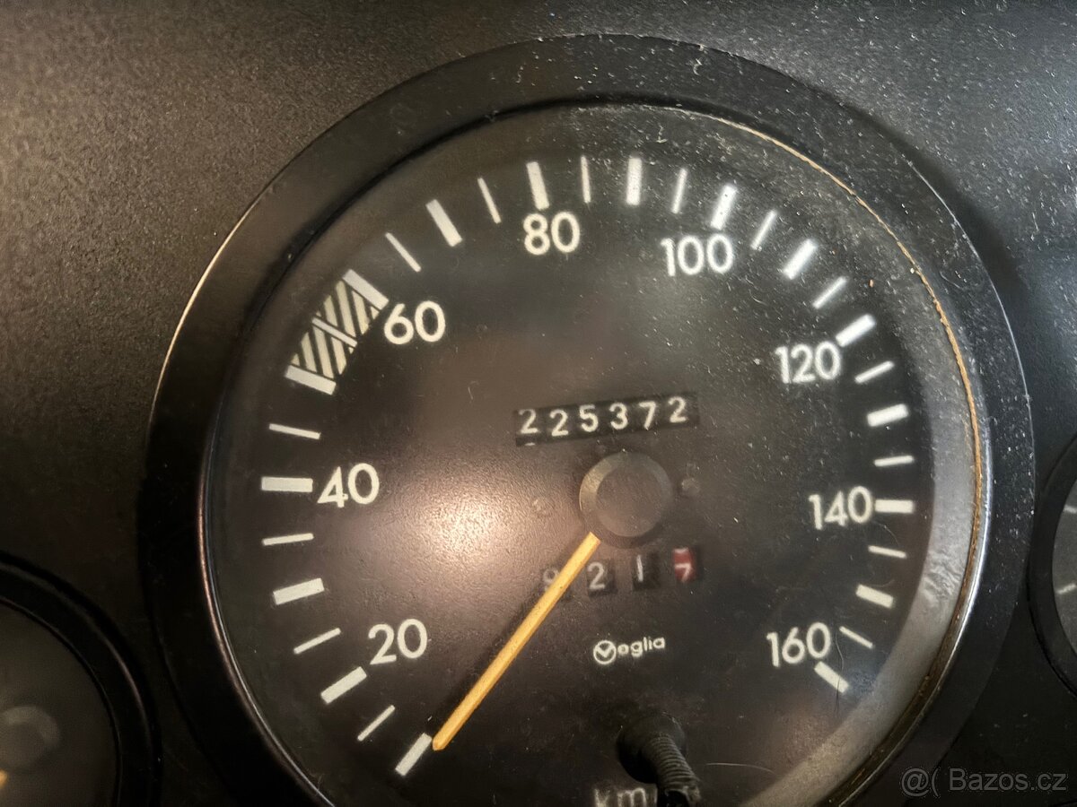 Mercedes MB 100D - 12