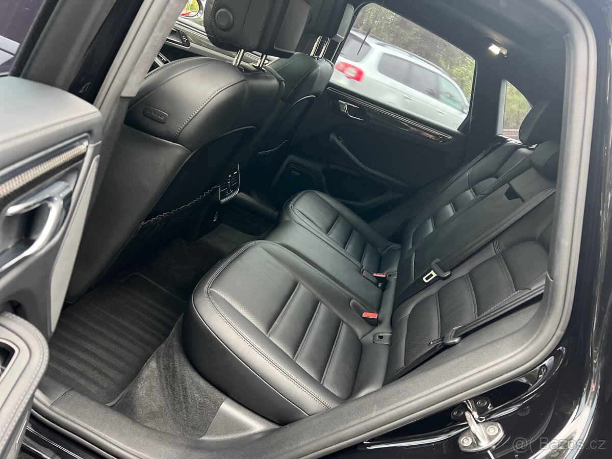 Porsche Macan Turbo Performance 324kw - pekny stav - 12