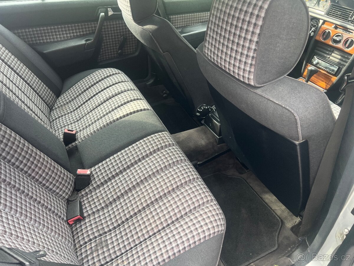 Mercedes 190E Automat - 12