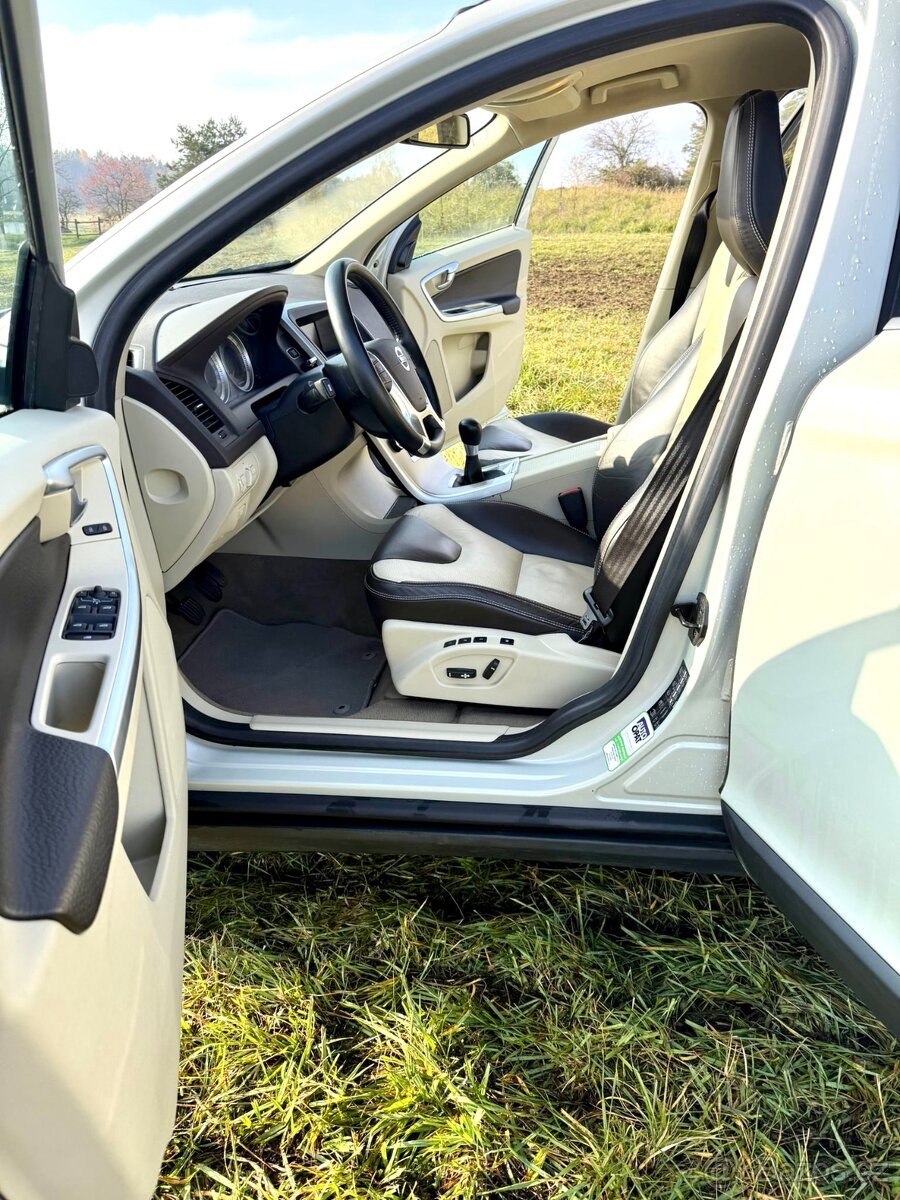 Volvo XC60 D5 2.4 151 kW – 4x4, najeto jen 90 000 km - 12