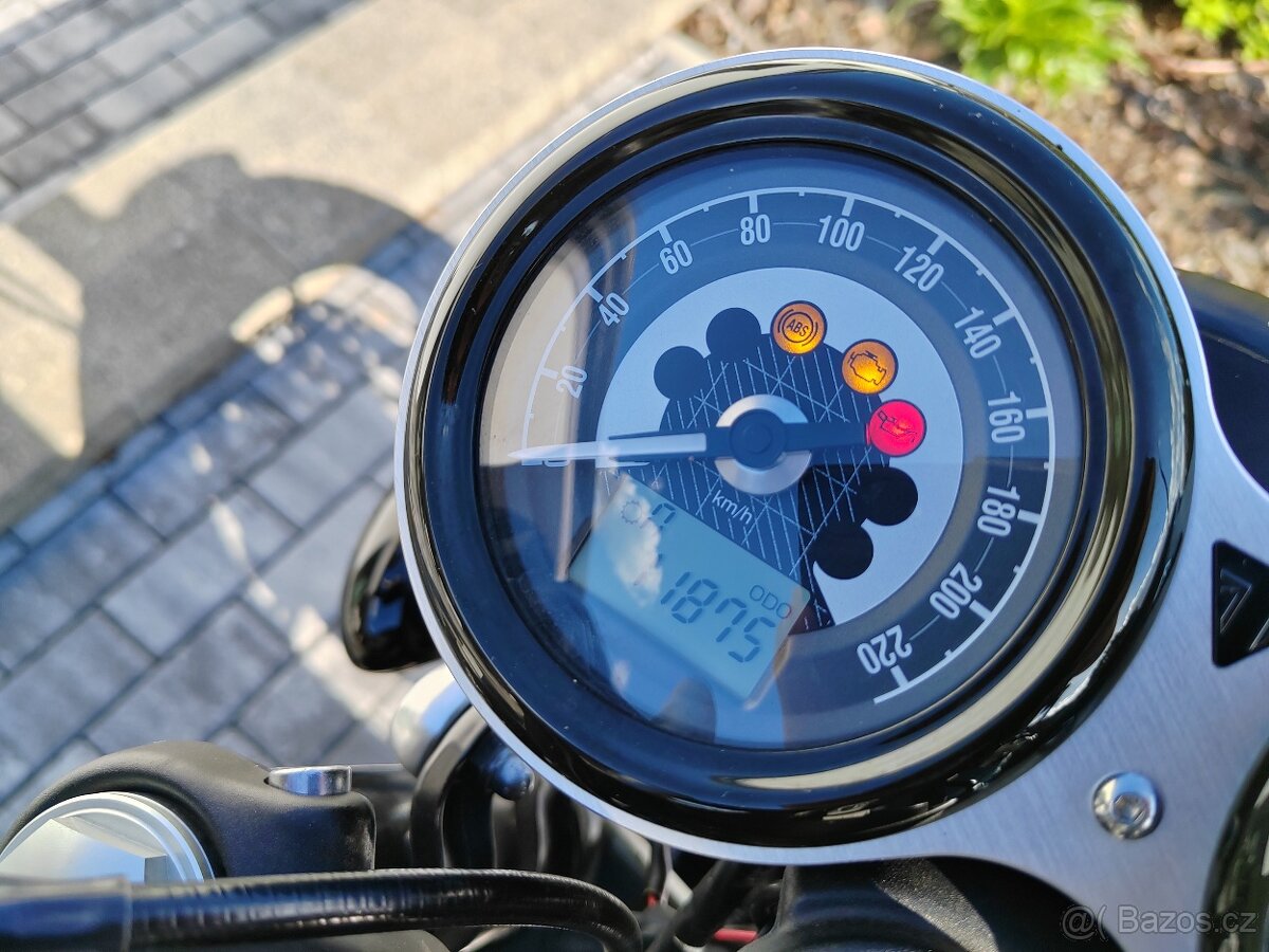 Triumph Speed Twin 1200 - 12