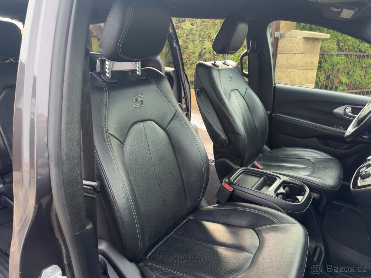 Chrysler Pacifica 3,6 L 8 míst S type 2019 - 12