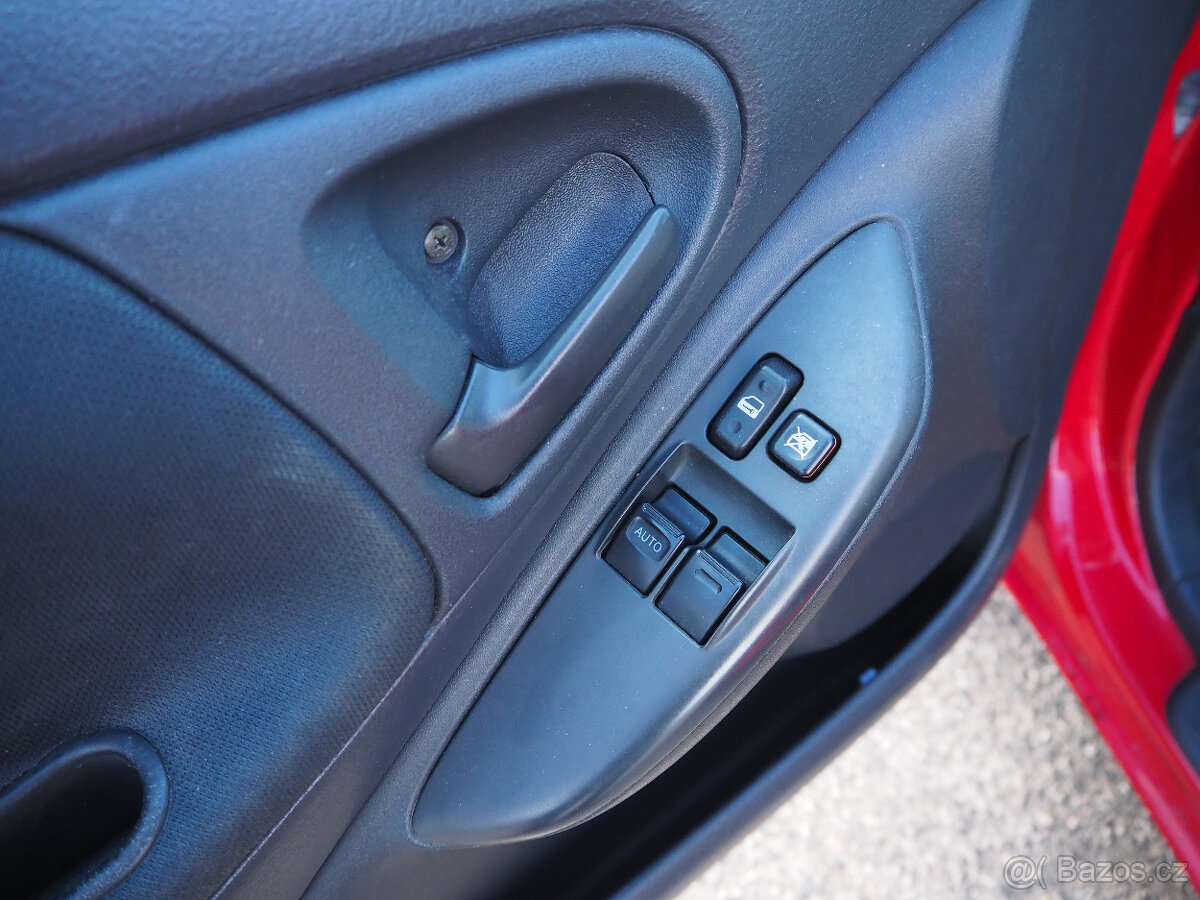 Toyota Yaris 1.0 AUTOMATICKÁ převodovka - 12