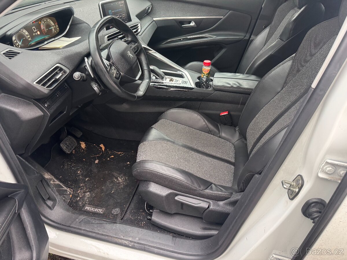 Peugeot 3008 1,2 ALLURE - 12