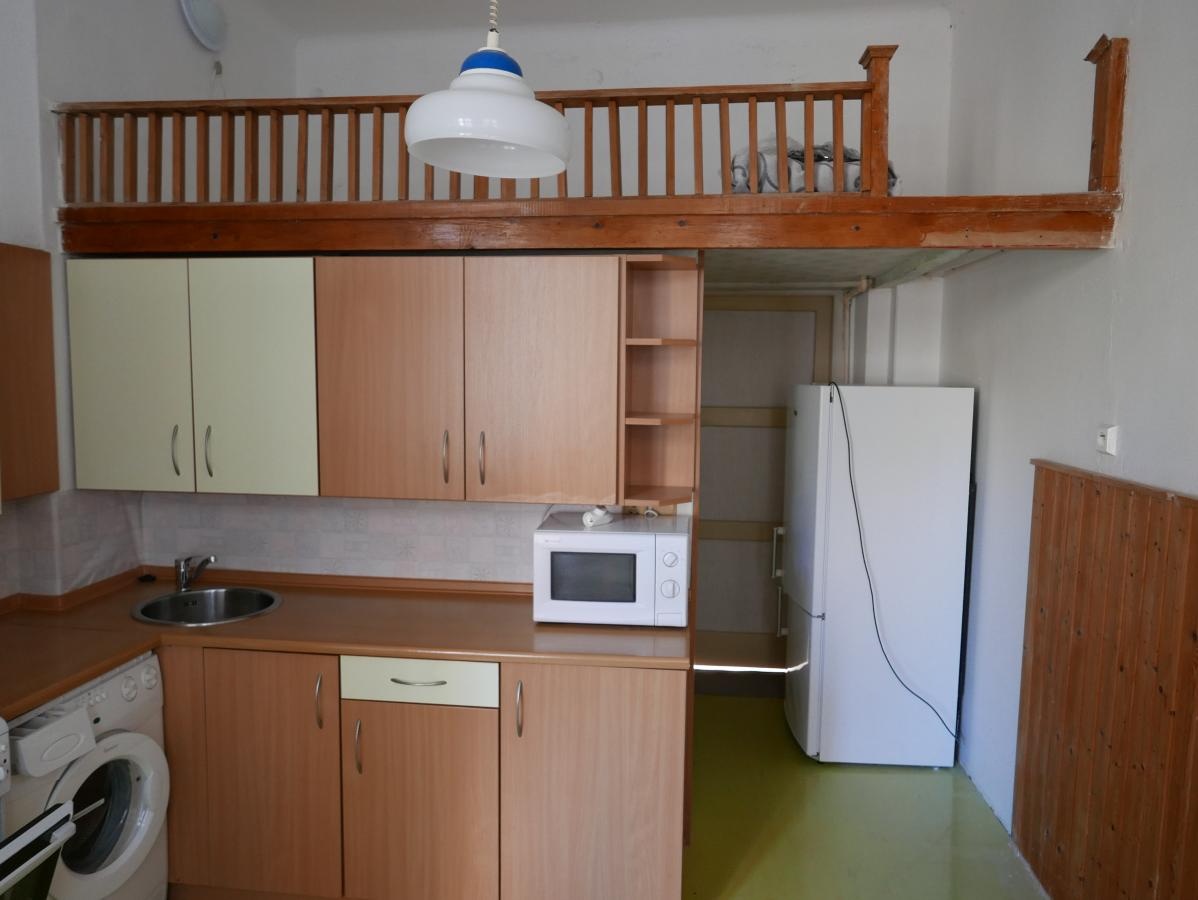 Dva byty - celé patro, K.Vary, Škroupova ul.- lázeňská zóna - 12