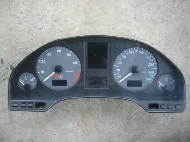 AUDI S8, A8 D2 4.2 265kw quattro MANUÁL facelift - díly - 12