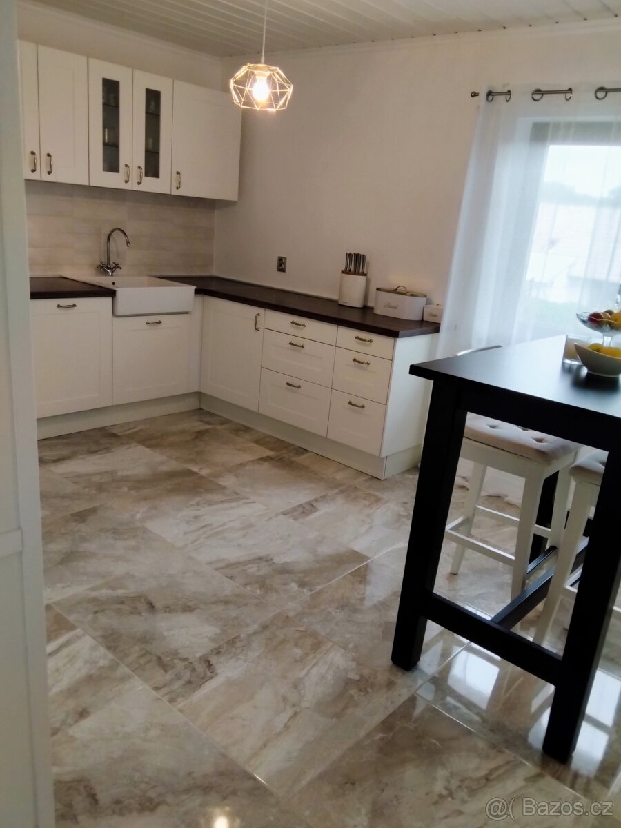 Výnimočná usadlost s dvomi domami - 12