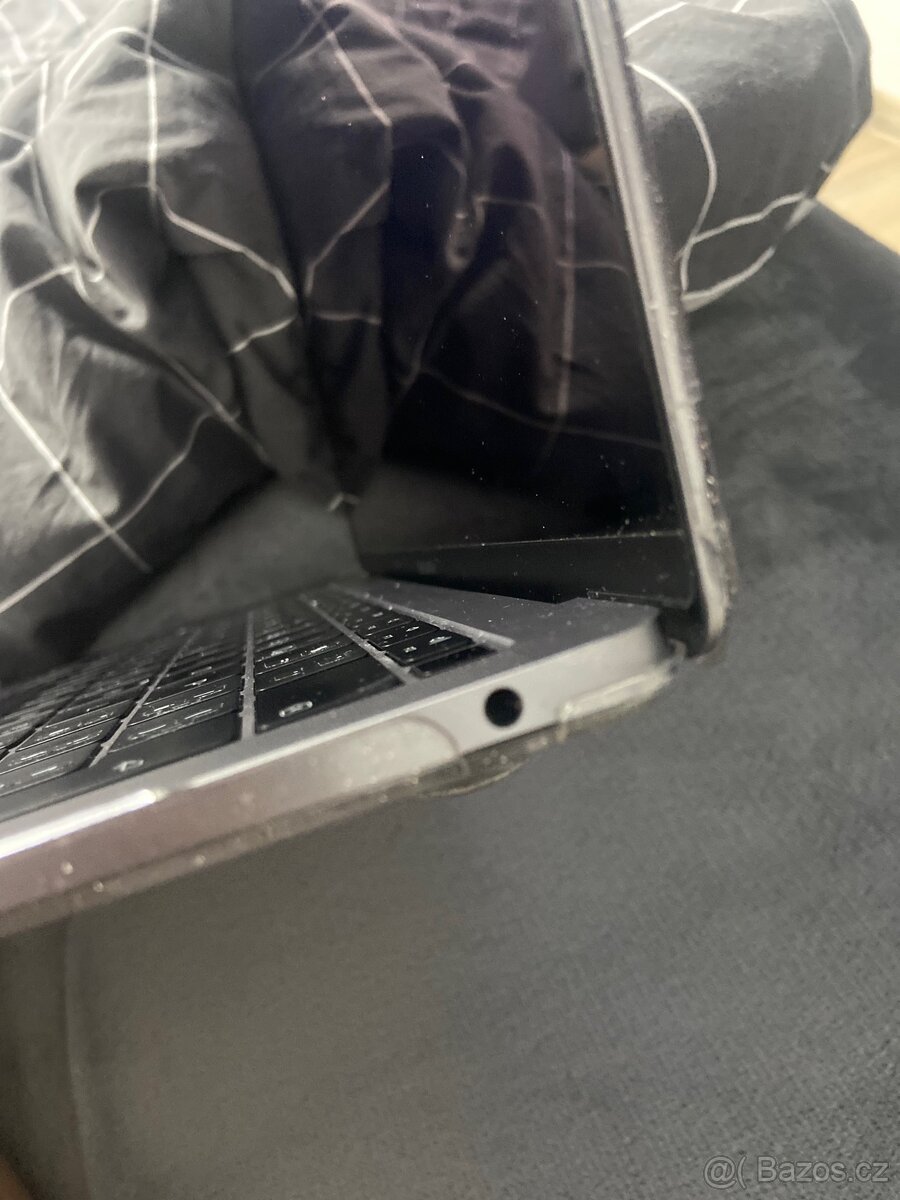 MacBook Air 13" 16GB RAM/256GB - 12