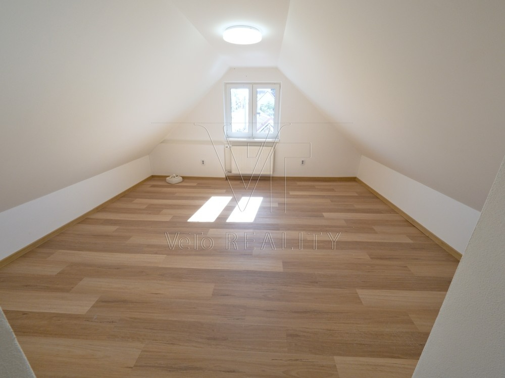 Prodej, nový penzion se třemi byty, obec Zaječ - 12