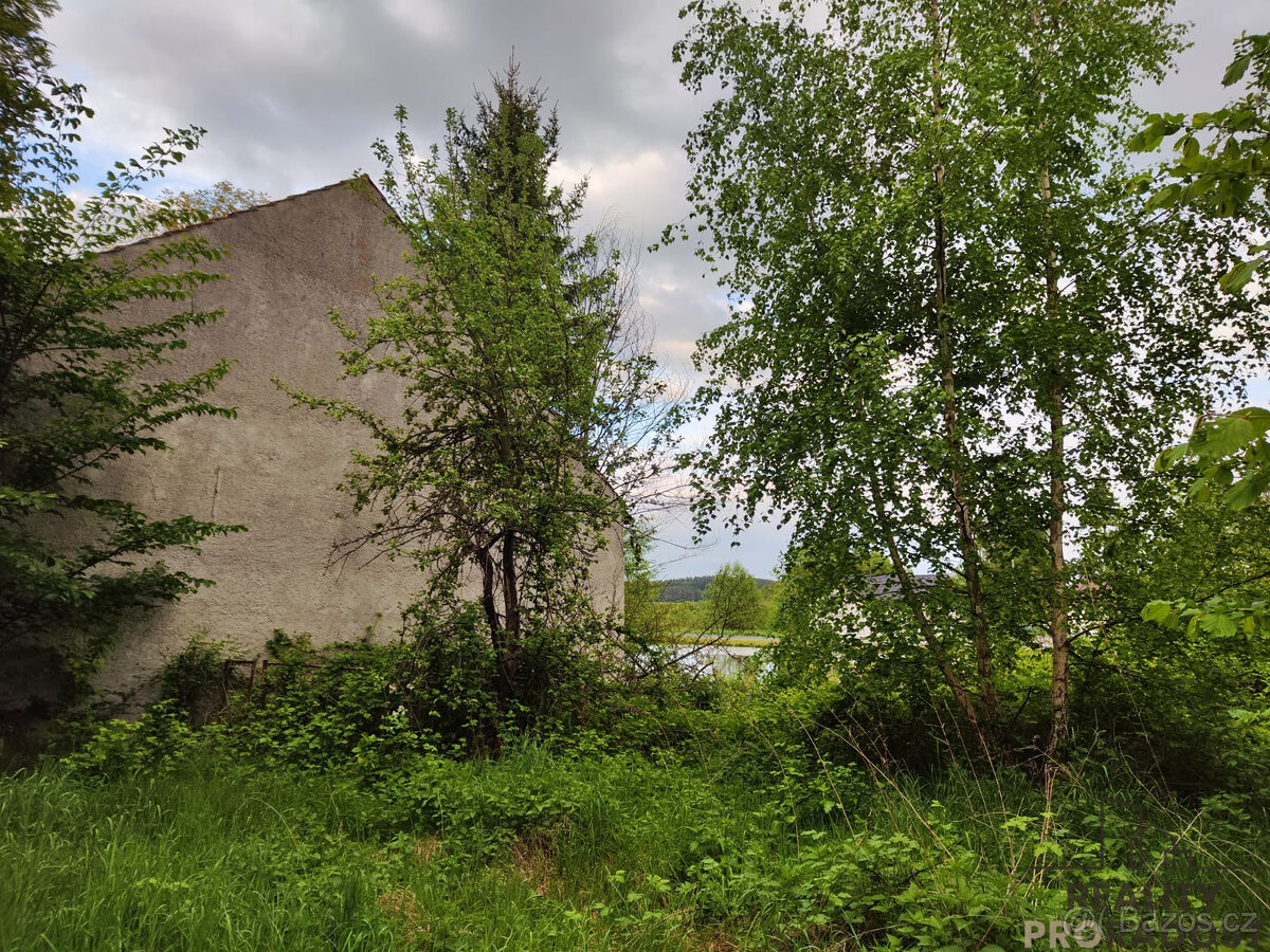 Prodej rodinného domu se stodolou u rybníka ve Vlkanově u Do - 12