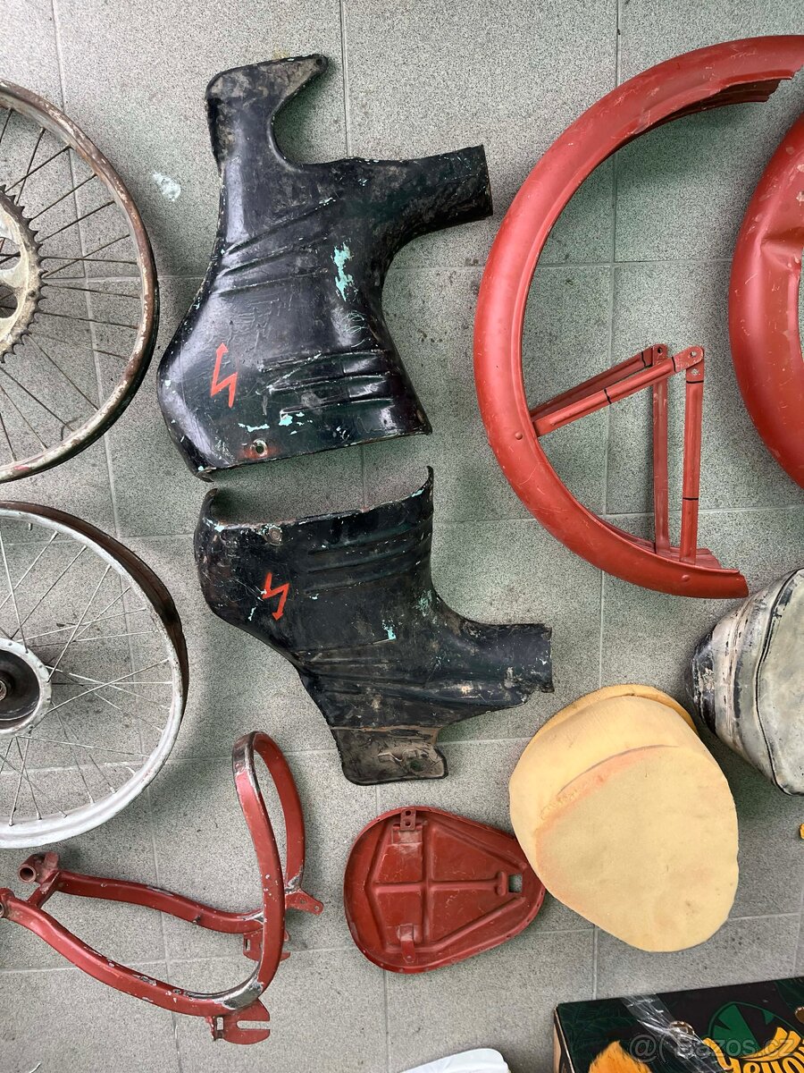 Jawa 50 550 pařez - rozebraný - 12