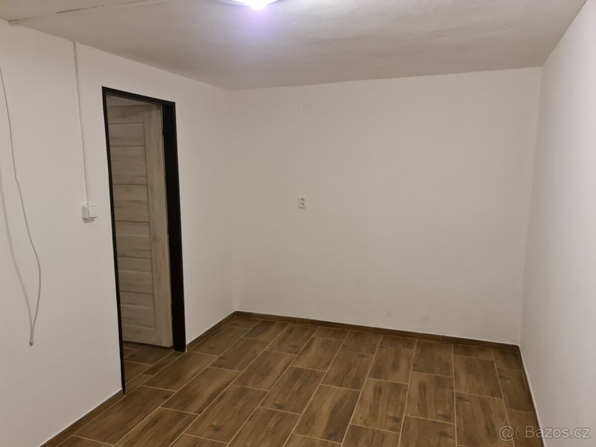 PRONÁJEM DOMU 2+1 , 57m2 Benátky Kbel - 12