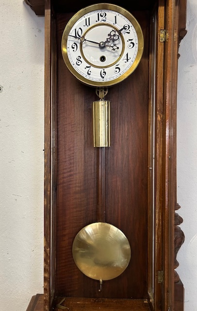 Závažové hodiny sig. Gustav Becker. - 12