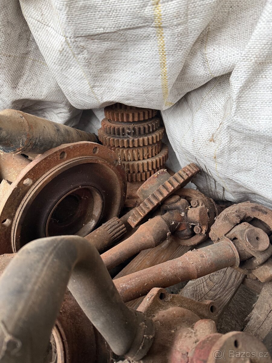 Díly na traktor - 12