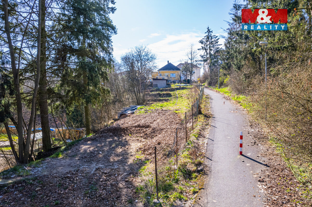 Prodej pozemku k bydlení, 979 m², Plzeň, ul. Spádná - 12