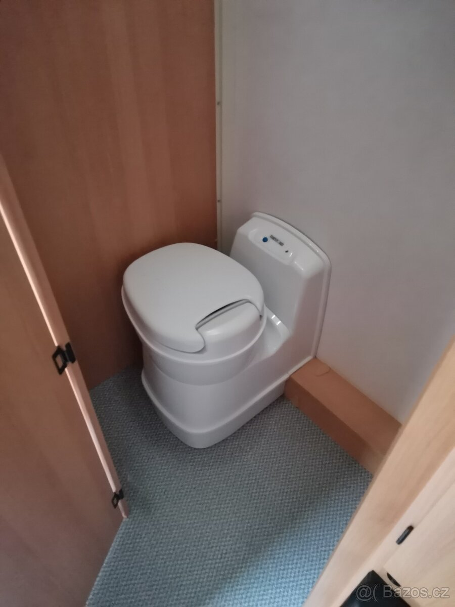 Obytný přívěs, karavan T. E. C. - 12