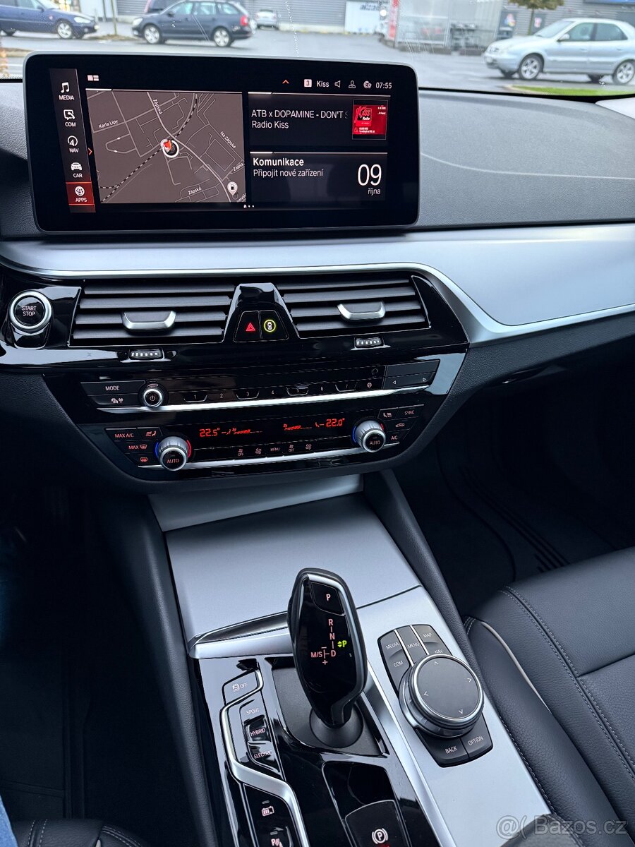 BMW 530e. 215 kW . 140000 km. - 12