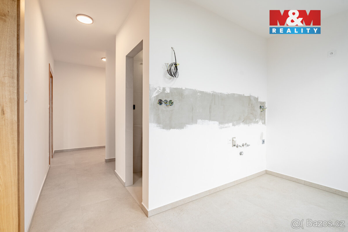 Prodej bytu 2+1, 57 m², Český Krumlov, ul. Sídliště Plešivec - 12